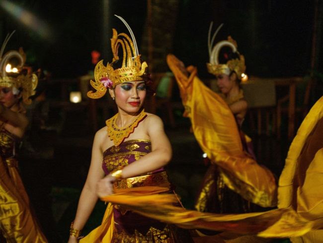 Cendrawasih Balinese Dance